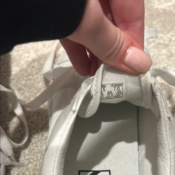 White vans - Picture 3 of 4